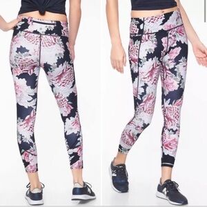 Athleta Run Free Garden Party 7/8 Legging Size M